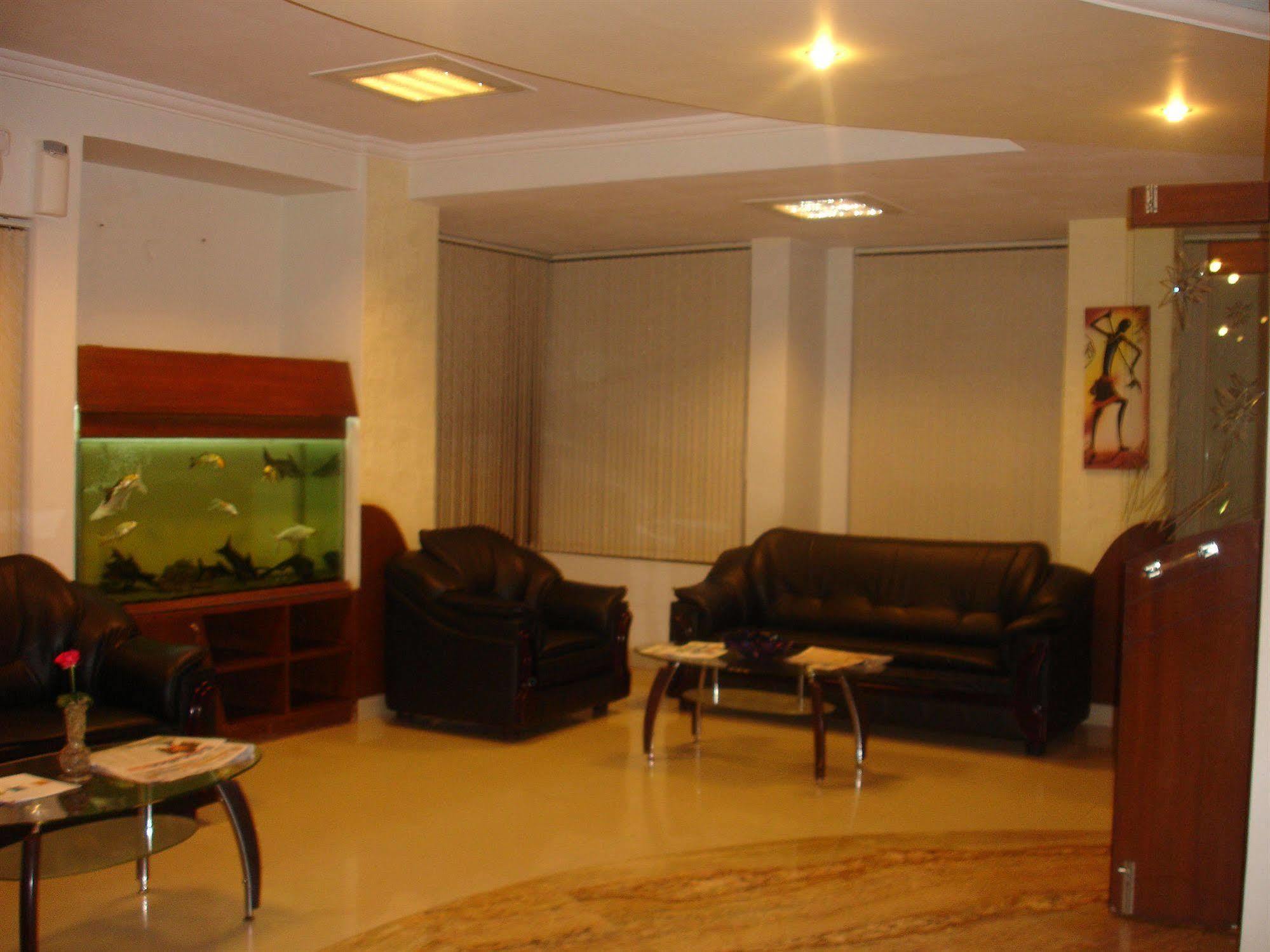 فندق Oyo 5934 Lokaz بنغالور المظهر الخارجي الصورة